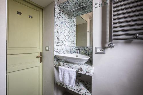 CRISPI DELUXE 2 bedroom, Roma (foto 10)