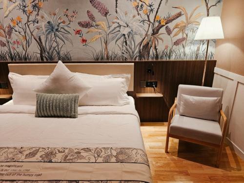 The Palm Suite at Lava Mansion