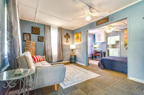 4 Mi to Dtwn Little Rock Studio with Porch in North Little Rock, USA