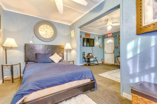 4 Mi to Dtwn Little Rock Studio with Porch in North Little Rock, USA