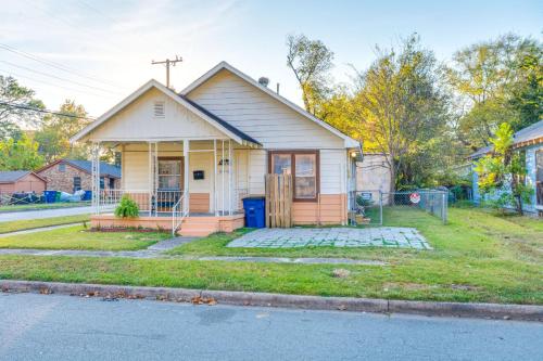 Centrally Located North Little Rock Studio with Yard thumb 3