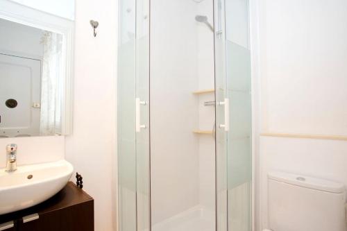 Gracia Travesera 2 Bedrooms Renovated Apartment, Barcellona (foto 7)