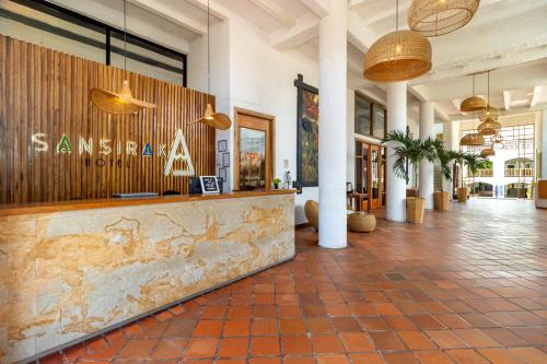 Hotel Sansiraka Suites By GEH Suites - 로비