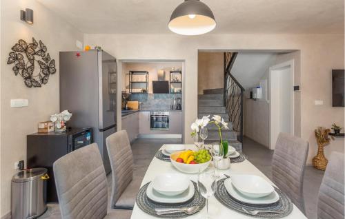 Konyha, Amazing Home In Sveti Ivan Dobrinjski in Sveti Ivan Dobrinjski