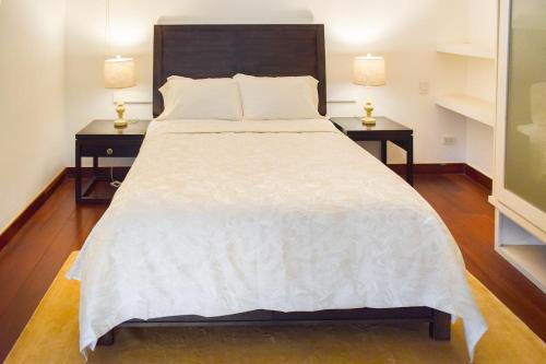 One-Bedroom Apartment image 4