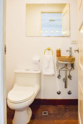 One-Bedroom Apartment image 5