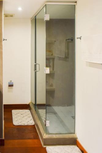 One-Bedroom Apartment image 2
