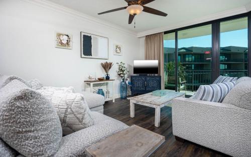 Phoenix on the Bay 1414 condo in Caswell