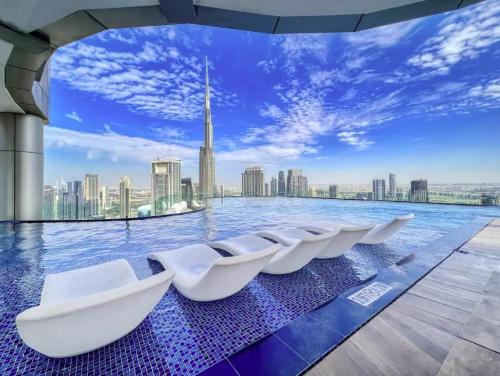 WonderfulStay at Paramount Residences - Highest Infinity Pool - Burj Khalifa View - Brand New Luxury Apartments, Dubaj