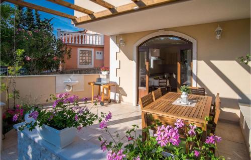 ทัศนียภาพภายนอกโรงแรม, 2 Bedroom Amazing Home In Sveti Vid in สเวติ วิด-มิโฮลยิเซ