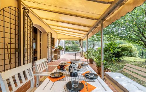  2 Bedroom Lovely Home In Montecastello in Montecastello