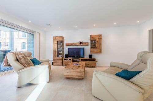 Apartment with Lake View