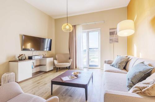 Apartment with Lake View