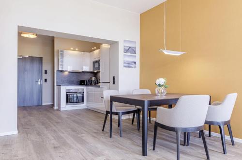 Ostseefeeling - 5 Sterne Ferienwohnung mit Südbalkon in der Seefahrtschule Wustrow, Wustrow (Foto 4)