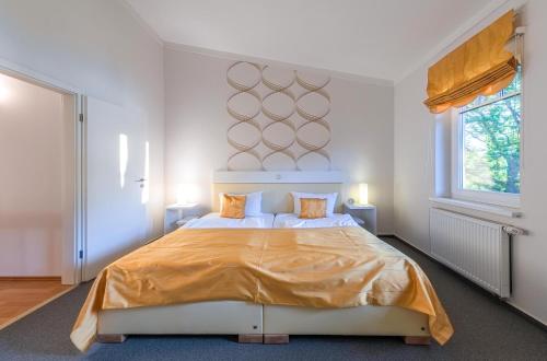 Schwan - Ferienwohnung am Loppiner See mit Terrasse und Sauna in Jabel