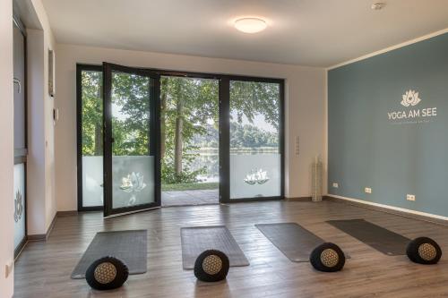 Fitneszközpont, Lotusblume - 5 Sterne Ferienunterkunft mit möblierter Terrasse am Krakower See (Lotusblume - 5 Sterne Ferienunterkunft mit moblierter Terrasse am Krakower See) in Krakow am See