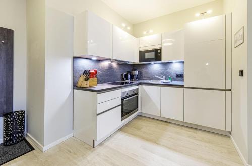 Boddenzeit - Moderne Ferienwohnung mit Nordbalkon, Wellnessbereich und Nähe zum Ostseestrand, Wustrow (zdjęcie 5)