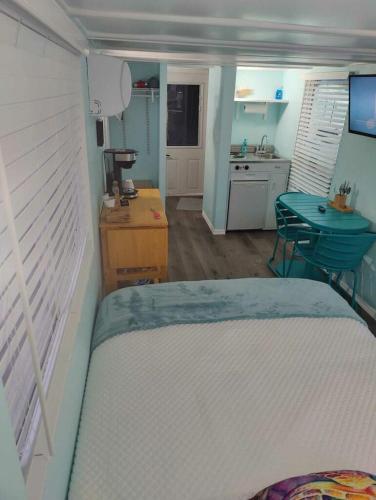 Unique Houseboat Rental Unique Houseboat Rental