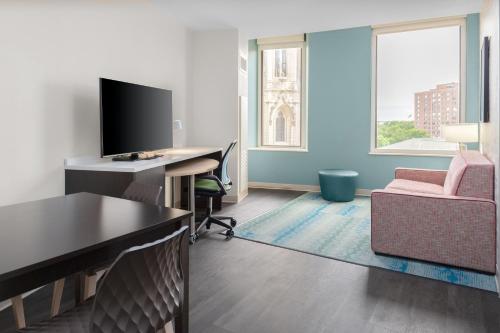 Queen Studio Suite