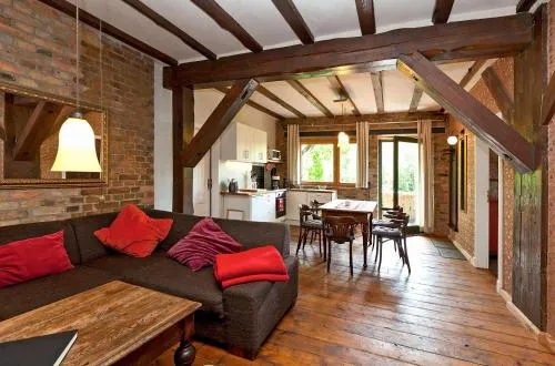 Ferienwohnung Lilie mit Balkon in einer geschmackvoll sanierten Backsteinmühle in Waren Müritz, Deutschland