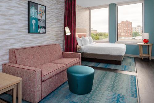 Queen Studio Suite with Roll-In Shower - Mobility Accessible