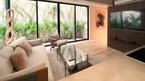 Amethyst - Pool and Gym only 10 min to the Free Beach Club in Tulum, Mexico