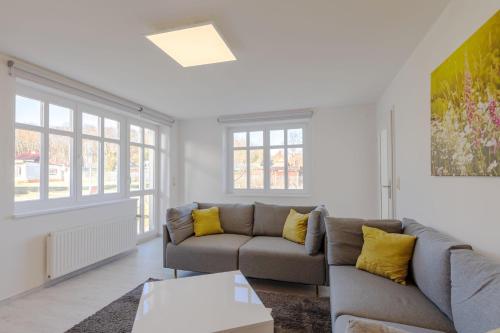 Apartment with Lake View
