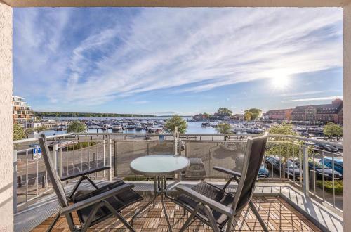 Ferienwohnung Hafengluck- Ideal fur Familien mit Balkon und Yachthafenblick 204m von Rosenthalstraße entfernt