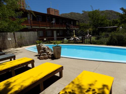 泳池, HoltFor in 波特雷羅德洛斯富內斯