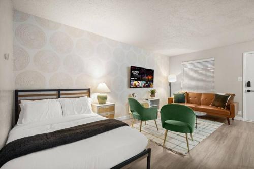 Central & Cozy Formula 1 Ready in Austin, USA