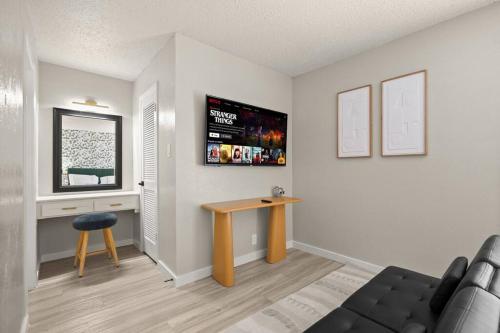 Central & Cozy Formula 1 Ready in Austin, USA