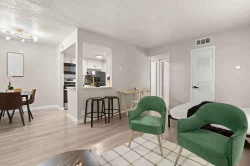 Central & Cozy Formula 1 Ready in Austin, USA
