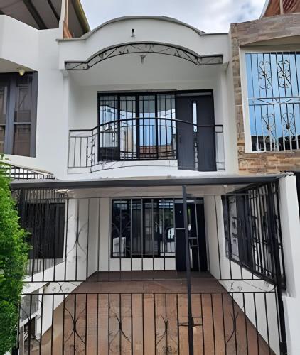 Excellent Traditional Neighborho