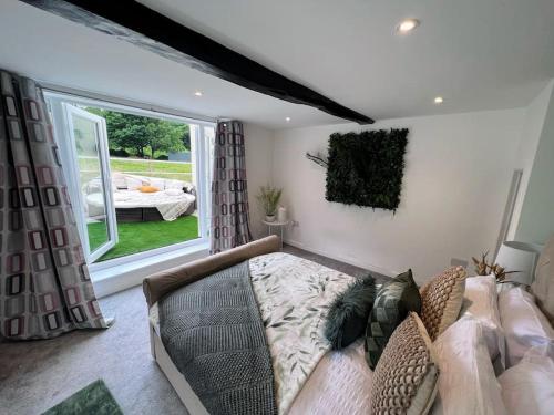 Stunning Detached Spacious House with Hot Tub & Parking gîte à louer Blean