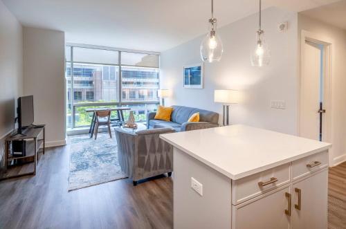 Modern Apt Close to Downtown - ASW-8T Modern Apt Close to Downtown - ASW-8T