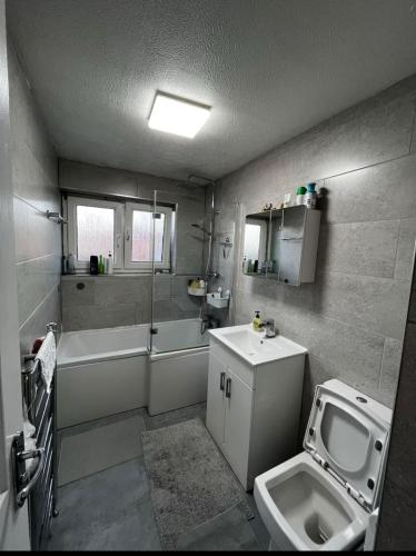 Plaistow comfort- single room, London (photo 8)