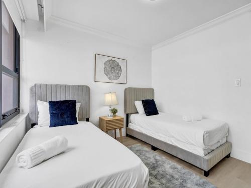 Comfortable Ocean View Condo Beach Service 1214 in Miami Beach, USA