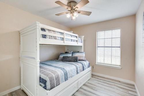 Cozy Kingston House on Lake Texoma-Steps to Beach! - image 6
