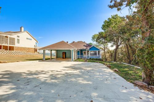 Cozy Kingston House on Lake Texoma-Steps to Beach! - image 12