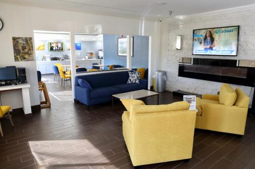 บริการและสิ่งอำนวยความสะดวก, คอมฟอร์ต อินน์ แอนด์ สวีท คอรัลวิลล์ - ไอโอวา ซิตี้ เนียร์ ไอโอวา ริเวอร์ แลนดิง (Comfort Inn & Suites Coralville - Iowa City near Iowa River Landing) in คอรัลวิลล์ (IA)