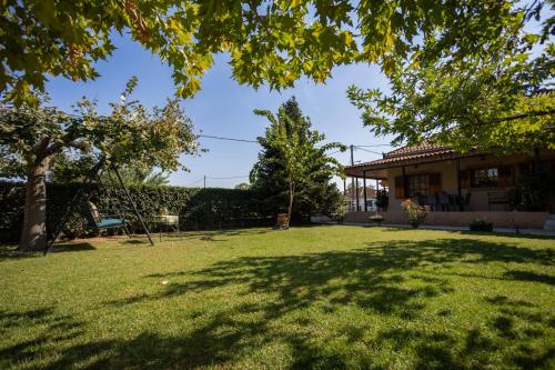 정원, Σπίτι με κήπο στους Γόμφους Τρικάλων (Σπιτι με κηπο στους Γομφους Τρικαλων) in 모우자키온