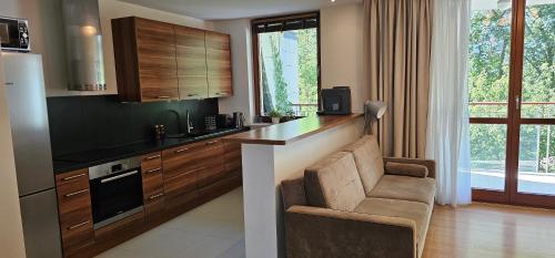 2 Bedrooms 7 Minutes from Airport