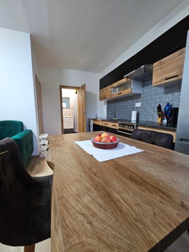 keuken, City apartment with moutain view - free parking in Poprad City Center