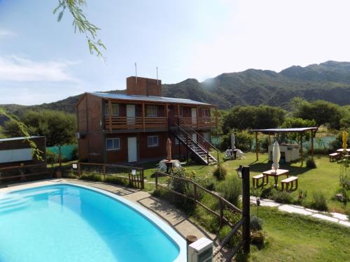 泳池, HoltFor in 波特雷羅德洛斯富內斯