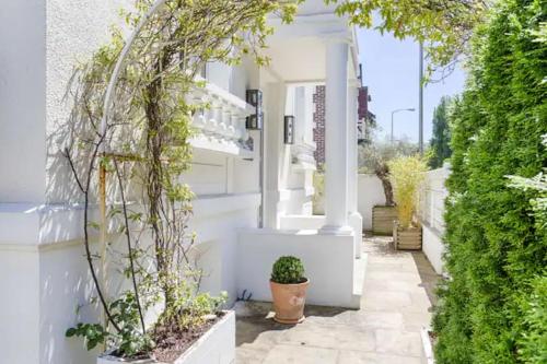 La charmante maison blanche gîte à louer Deauville