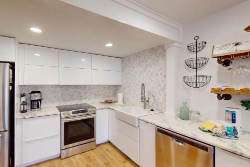 103 Ruffed Grouse Ct in Lake Harmony, USA