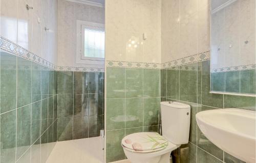 Nice home in Santa Pola w/ Jacuzzi WiFi and Outdoor swimming pool - image 9