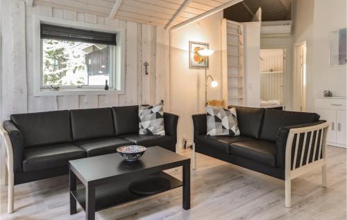 3 Bedroom Nice Home In Esbjerg V in Hjerting