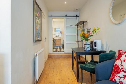 Suite with private bathroom near Vondelpark, Amsterdam (photo 10)