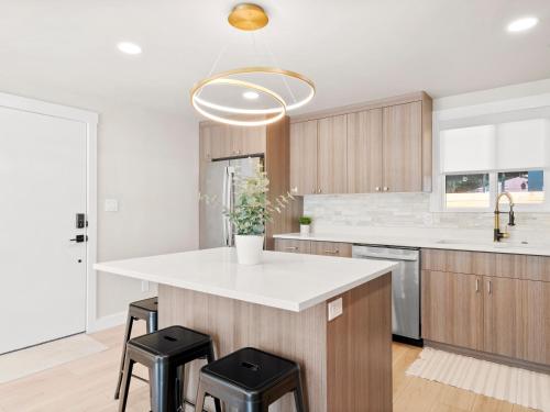 Modern Home near Salt Lake's Attractions near Tracy Aviary